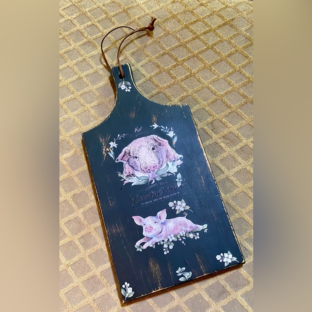 🐷Wood Cutting Board w/Pig Design🐷